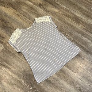 Women’s Small Easel Boutique Oversized Shirt